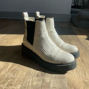 Steve Madden White Pattern Chelsea Boots